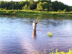 Geoff Giffin playing an Atlantic Salmon Island pool